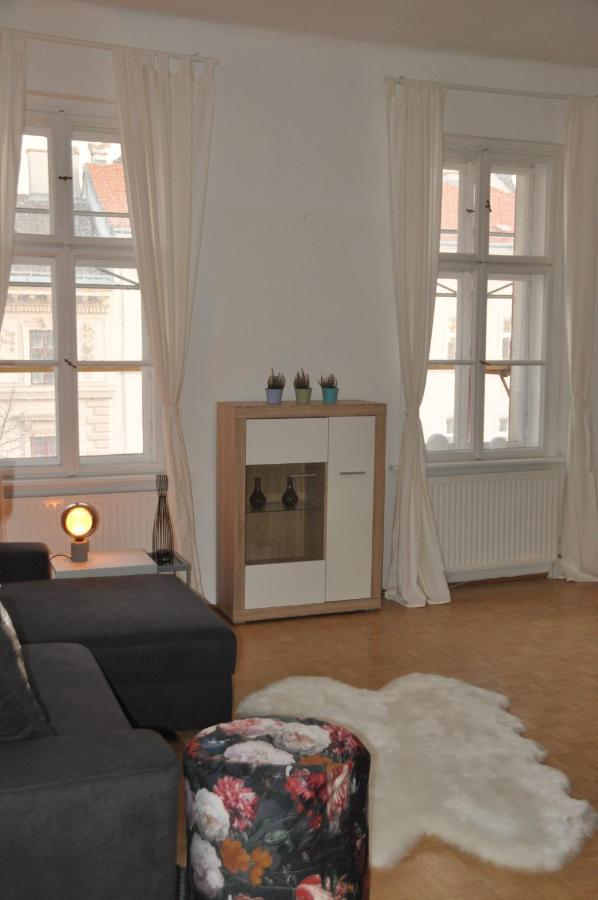 Wunderschone Altbauwohnung In Zentraler Lage Wien Exteriör bild